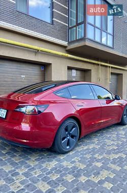 Седан Tesla Model 3 2022 в 