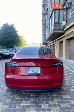 Седан Tesla Model 3 2022 в 