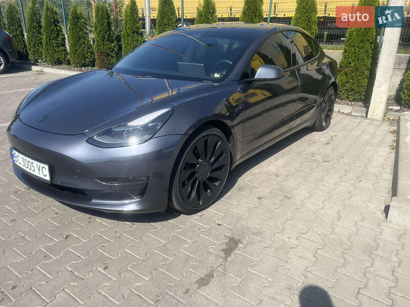 Седан Tesla Model 3 2021 в Львові