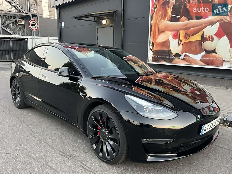 Седан Tesla Model 3 2022 в 