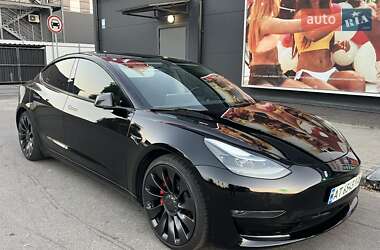 Седан Tesla Model 3 2022 в 