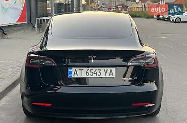 Седан Tesla Model 3 2022 в 