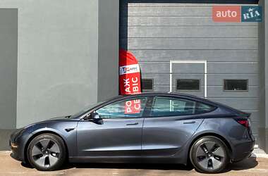 Седан Tesla Model 3 2021 в 