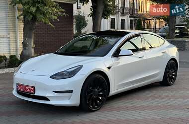 Седан Tesla Model 3 2021 в 