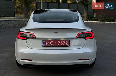 Седан Tesla Model 3 2021 в 