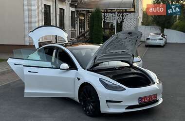 Седан Tesla Model 3 2021 в 