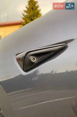 Седан Tesla Model 3 2023 в 