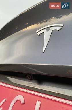 Седан Tesla Model 3 2023 в 