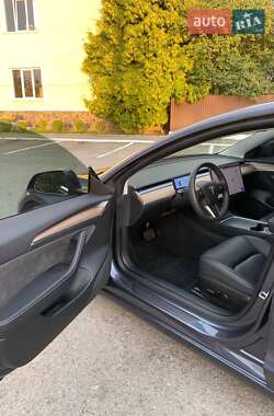 Седан Tesla Model 3 2023 в 