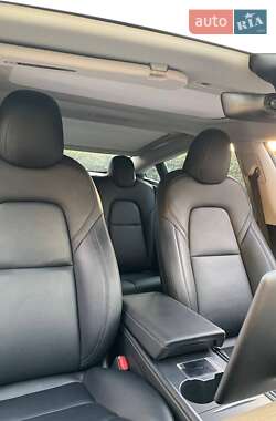 Седан Tesla Model 3 2023 в 