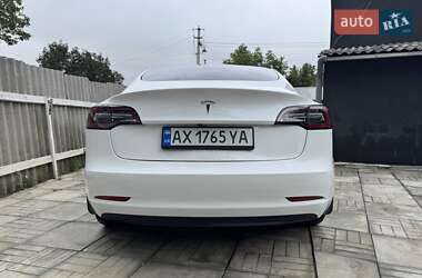 Седан Tesla Model 3 2021 в 