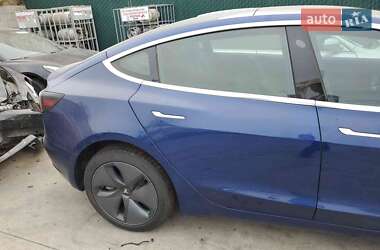 Седан Tesla Model 3 2019 в 