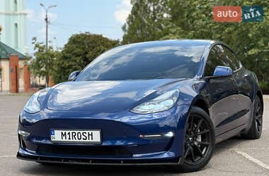 Седан Tesla Model 3 2021 в 