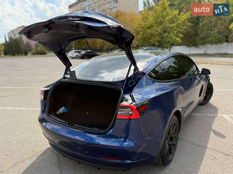 Седан Tesla Model 3 2021 в Кривом Роге