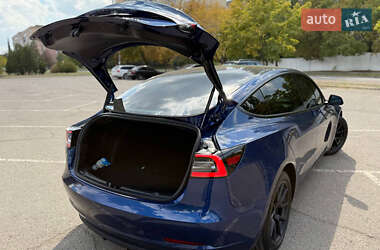 Седан Tesla Model 3 2021 в 