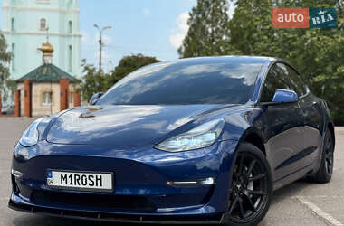 Седан Tesla Model 3 2021 в 