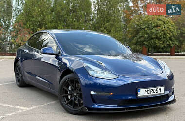 Седан Tesla Model 3 2021 в 