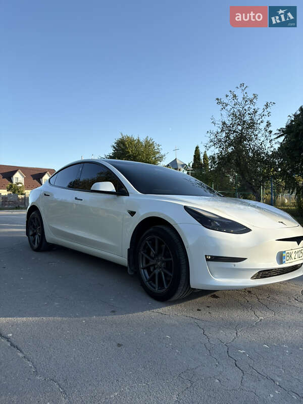 Седан Tesla Model 3 2021 в Тернополі