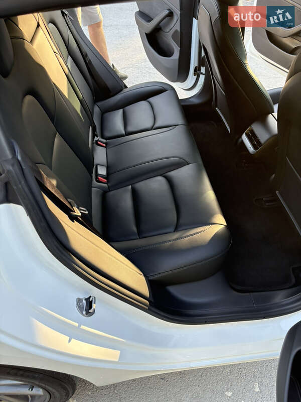 Седан Tesla Model 3 2021 в Тернополі