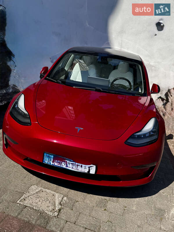 Седан Tesla Model 3 2019 в Львові