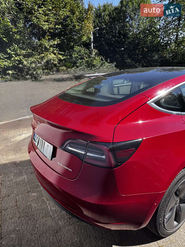 Седан Tesla Model 3 2019 в Львові