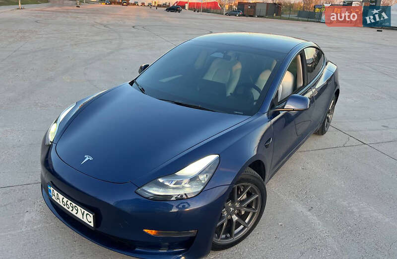 Седан Tesla Model 3 2022 в Києві