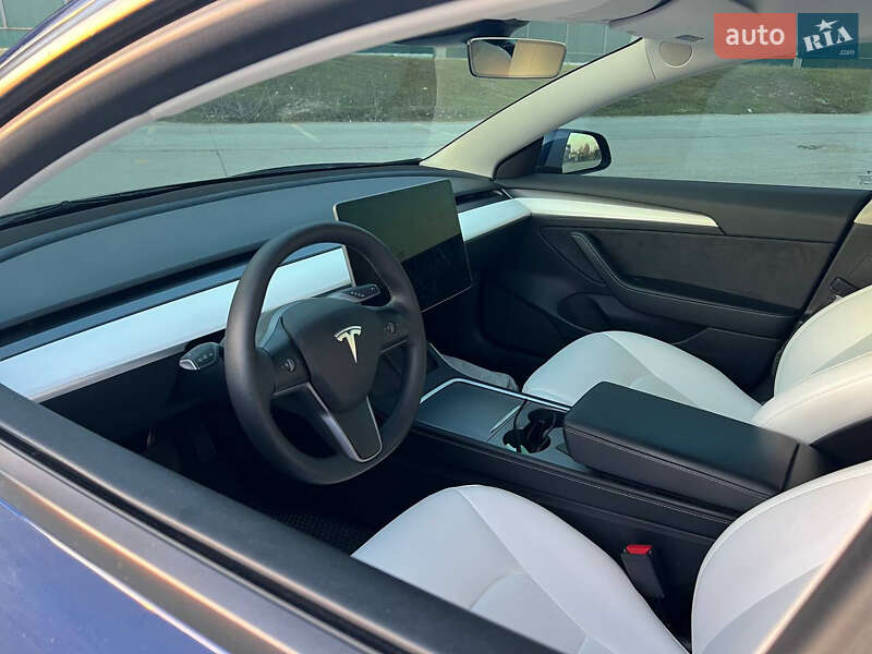Седан Tesla Model 3 2022 в Києві