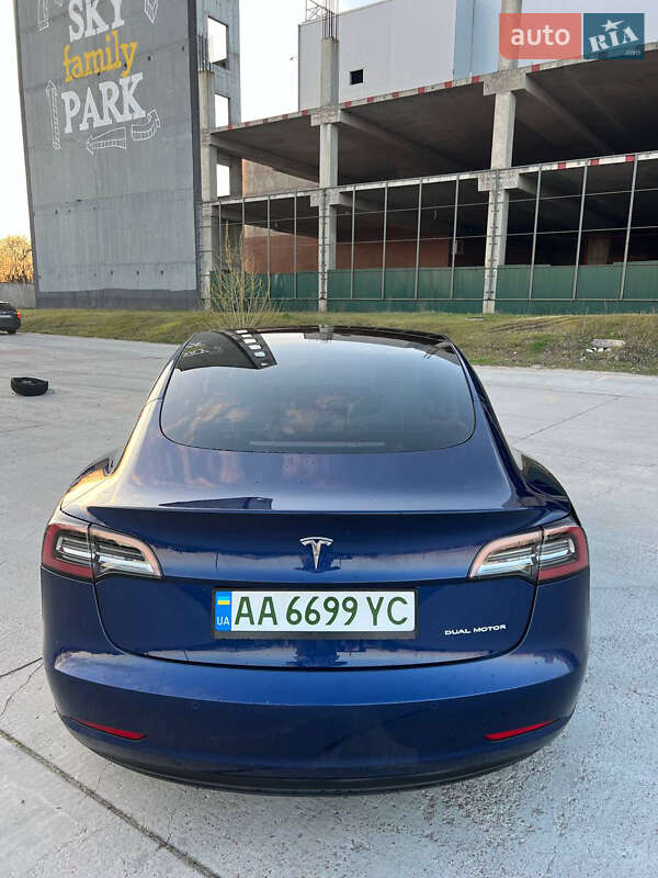 Седан Tesla Model 3 2022 в Києві