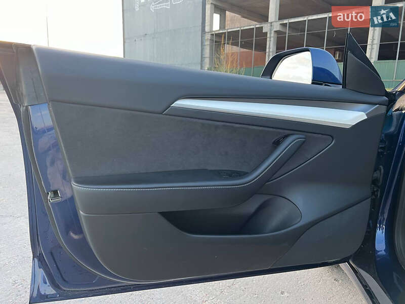 Седан Tesla Model 3 2022 в Києві