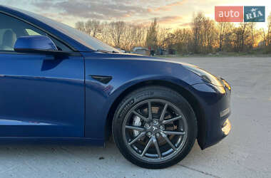 Седан Tesla Model 3 2022 в Києві