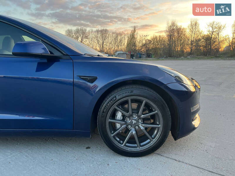 Седан Tesla Model 3 2022 в Києві