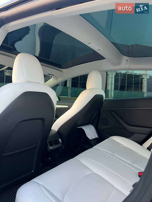 Седан Tesla Model 3 2022 в Києві