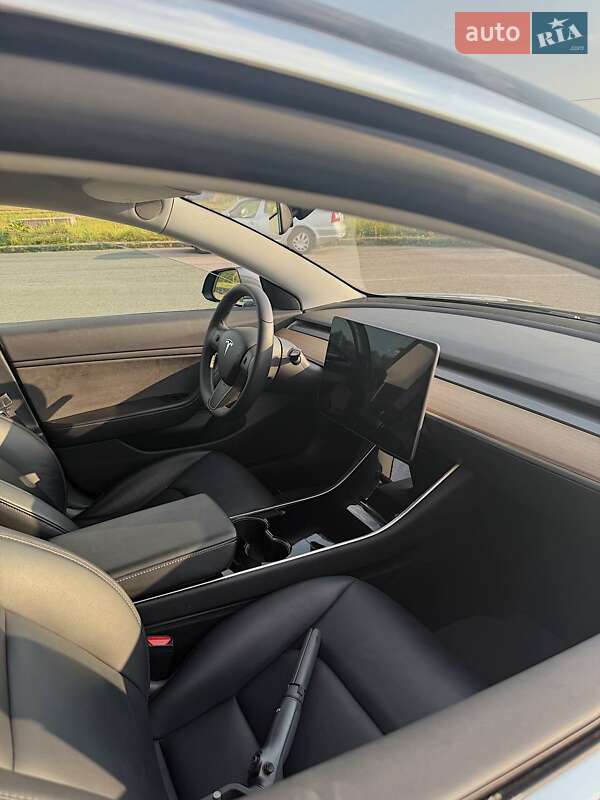 Седан Tesla Model 3 2019 в Львові фото 10 Седан Tesla Model 3 2019 в Львові