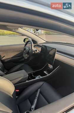 Седан Tesla Model 3 2019 в 