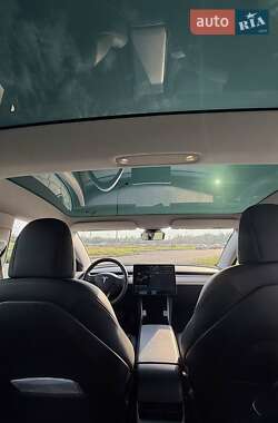 Седан Tesla Model 3 2019 в 