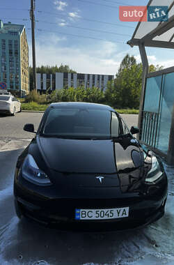 Седан Tesla Model 3 2021 в Львові