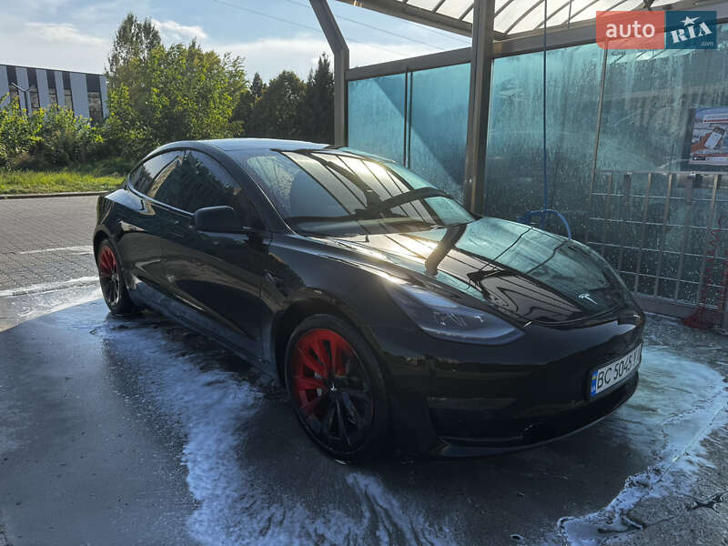 Седан Tesla Model 3 2021 в Львове