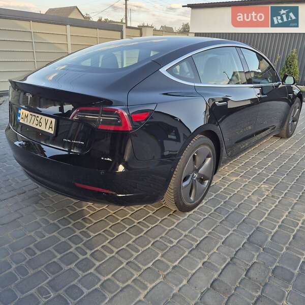 Седан Tesla Model 3 2018 в Житомирі