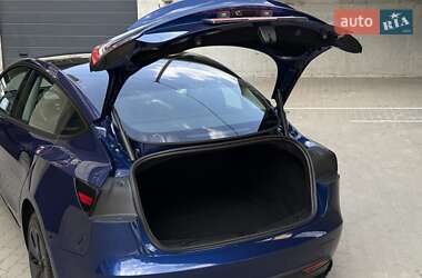 Седан Tesla Model 3 2024 в 