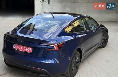 Седан Tesla Model 3 2024 в 
