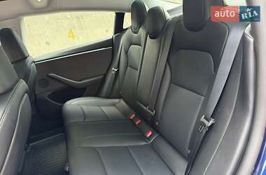 Седан Tesla Model 3 2024 в 