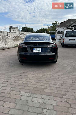 Седан Tesla Model 3 2022 в 