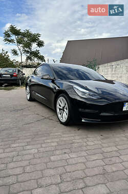 Седан Tesla Model 3 2022 в 
