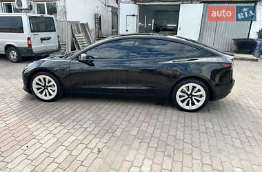Седан Tesla Model 3 2022 в 
