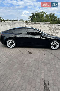 Седан Tesla Model 3 2022 в 