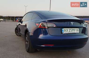 Седан Tesla Model 3 2021 в 