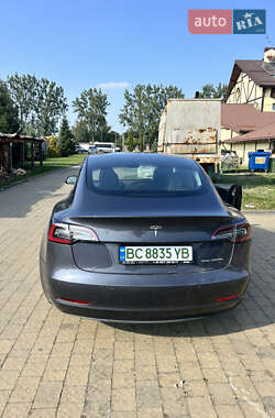 Седан Tesla Model 3 2021 в 