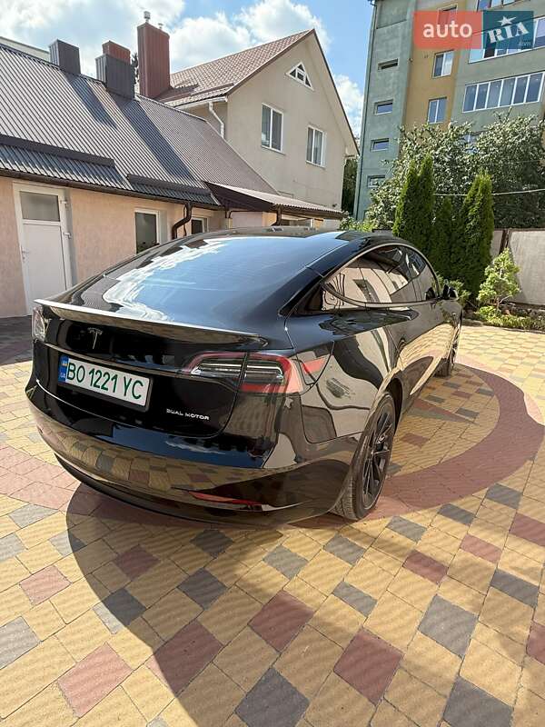 Седан Tesla Model 3 2022 в Тернополе