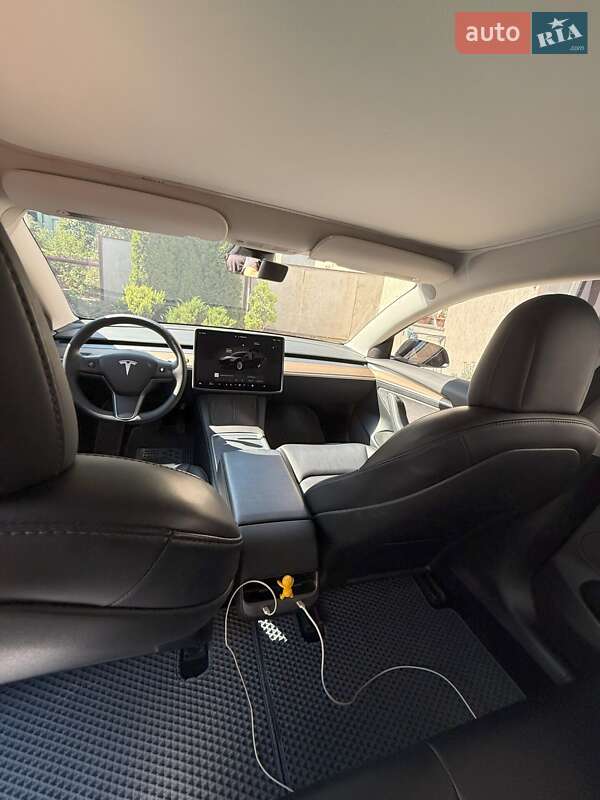 Седан Tesla Model 3 2022 в Тернополе