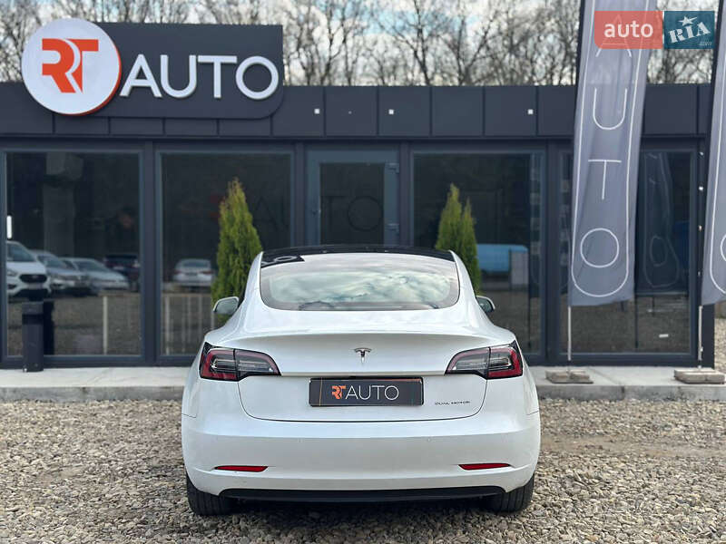 Седан Tesla Model 3 2022 в Львове